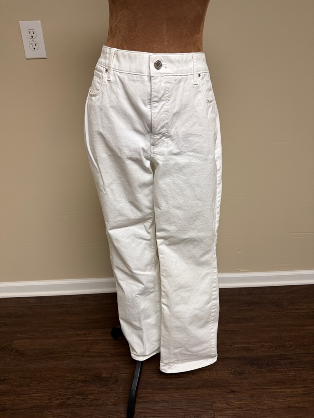 White House Black Market White Straight-Leg Jeans 32” inseam. No stains.